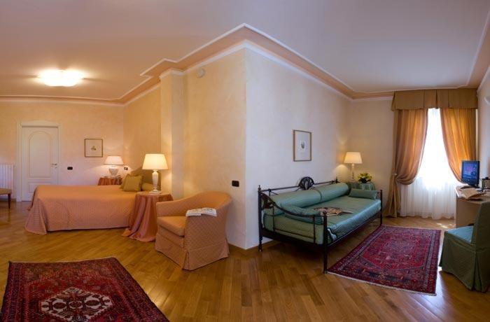 Albergo Castiglione Langhe Castiglione Tinella Exterior foto